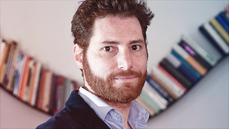 Portrait of Dr. Florian Hertel