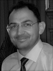 Portrait von Dr. Diaf in schwarz-weiss