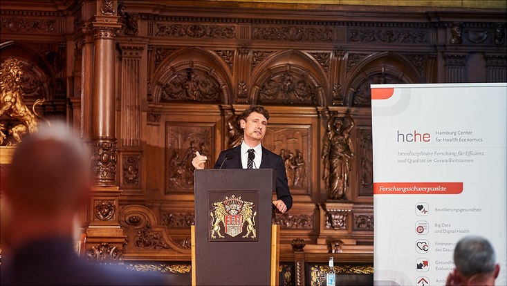 Prof. Dr. Schreyögg hielt eine Rede