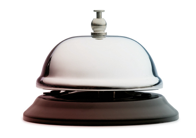elearning-support-glocke-istock-dny59-640x452 Foto einer Glocke, wie man sie vom Tresen einer Hotelrezeption kennt