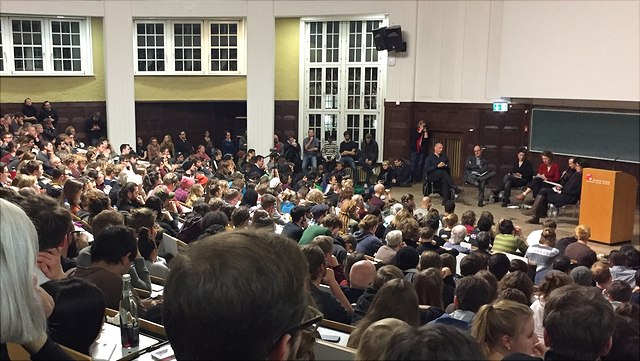 Foto einer Podiumsdiskussion
