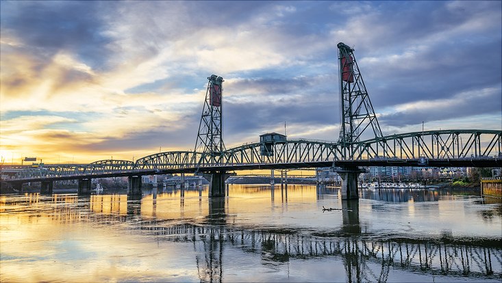hawthorne bridge über wasser