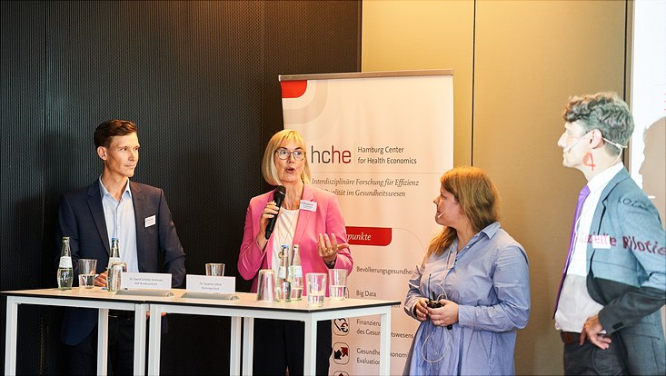 220913-hche-drg-068-733x414 Podium