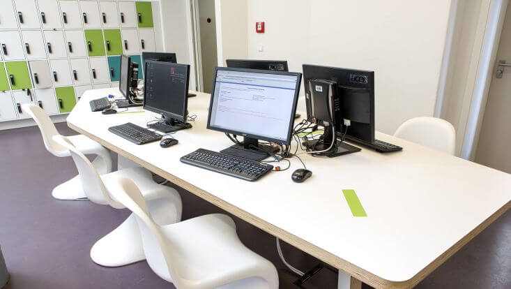 uhh-rrz-mcc-mentz-sowi-opac-733x414 Recherche-PCs im Foyer/Research PCs in the foyer