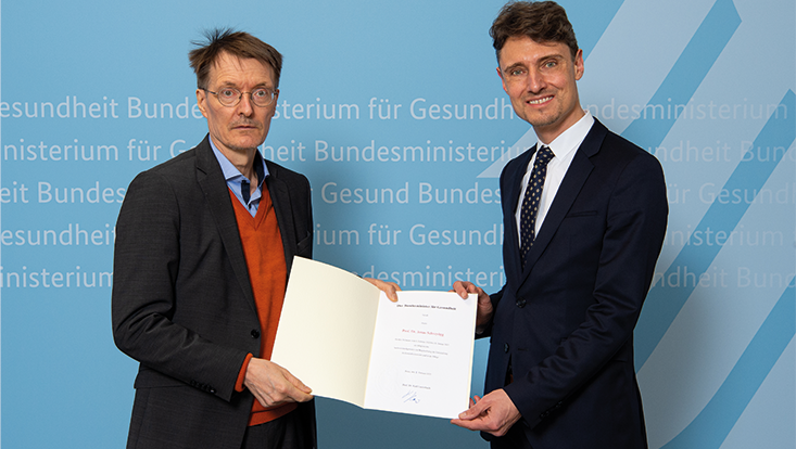 Urkundenüberreichung