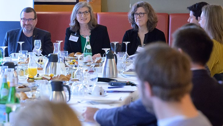 Von links: Jochem Marotzke (MPI-M, CLICCS Co-Sprecher), Marie-Luise Beck (DKK), Anita Engels (UHH, CLICCS Sprecherin)