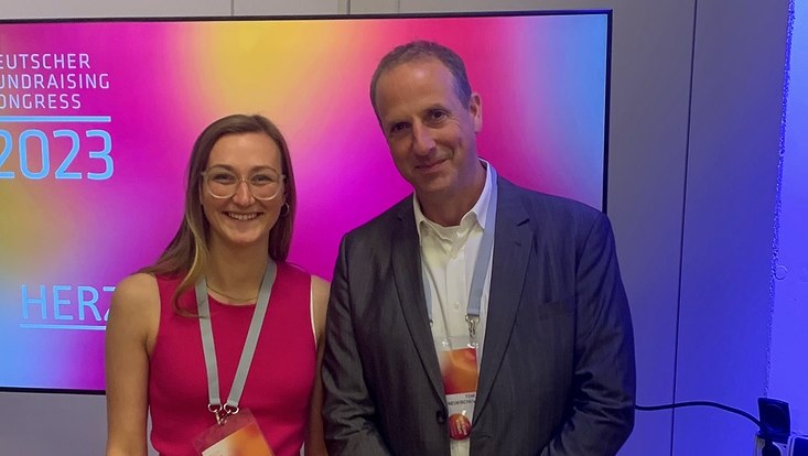 Amelie Knaus und Tom Neukirchen auf dem Deutschen Fundraising Kongress