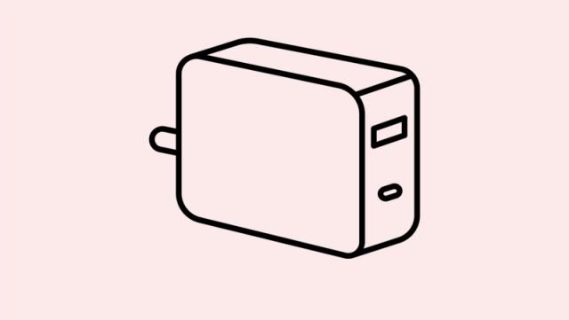 Icon eines Steckers mit verschiedenen Eingängen zum Schnellladen./Icon of a plug with different inputs for quick charging.