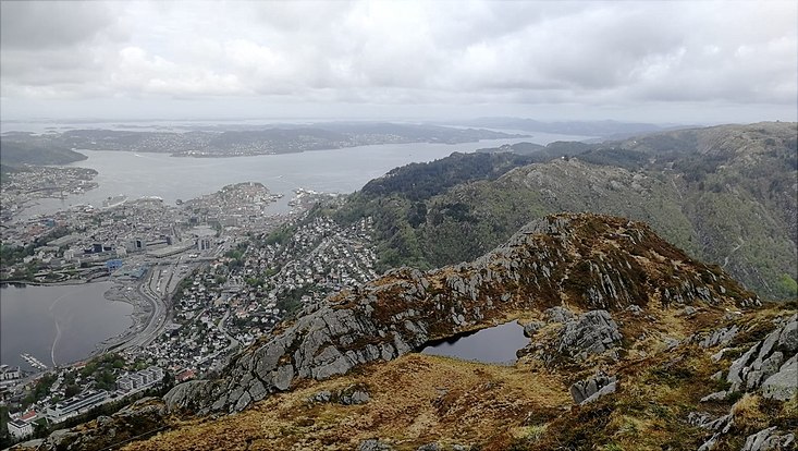 Blick von einer Anhöhe auf Bergen, Norwegen