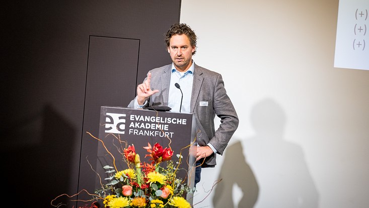 osc-7844-733x414 Prof. Dr. Busch bei der Vergabefeier des FNG-Siegels 2024