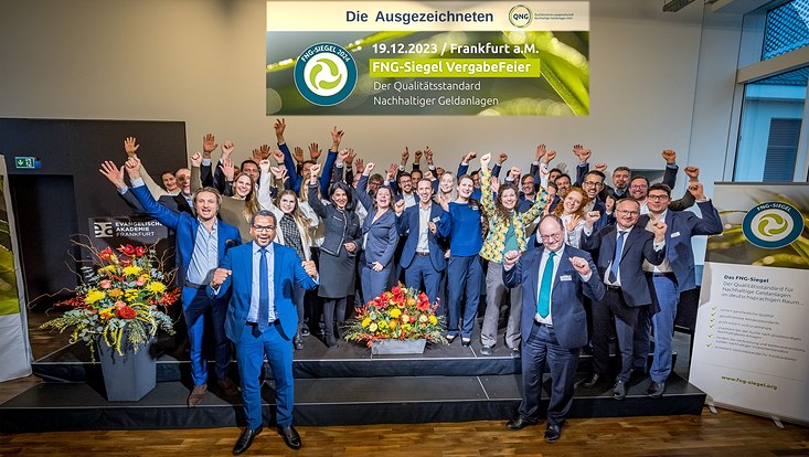 Gruppenfoto der Ausgezeichneten bei der Vergabefeier des FNG-Siegels 2024