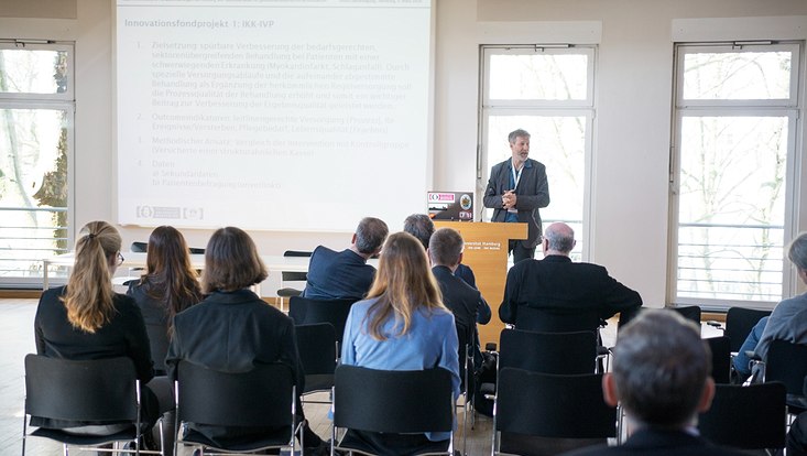 dggoe8 733x414 Vorlesung/ Lecture
