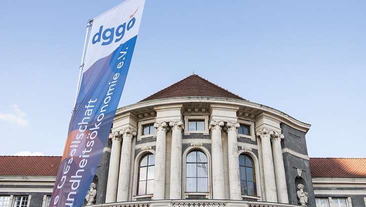 dggoe9 733x414 Gebäude/ Building