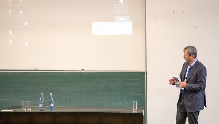 dggoe13 733x414 Vorlesung/ Lecture