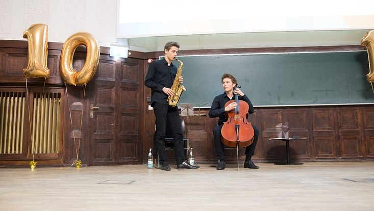 dggoe15 733x414 Musiker/ Musicians