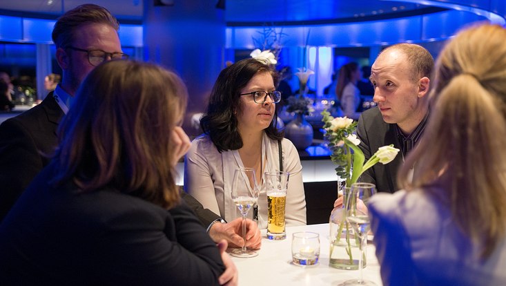dggoe22 733x414 Gespräche/ Discussions