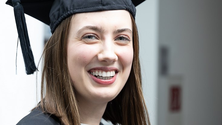 Absolvent:innen/ Graduates