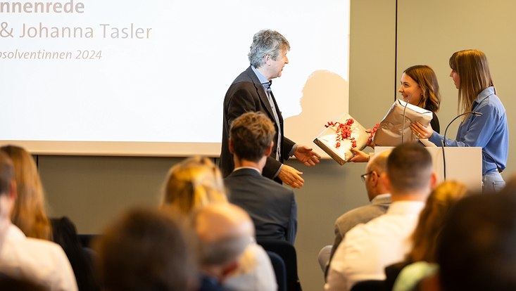 Übergabe Geschenke/ Presentation