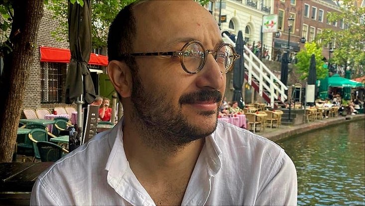 Metehan Cömert looking at water