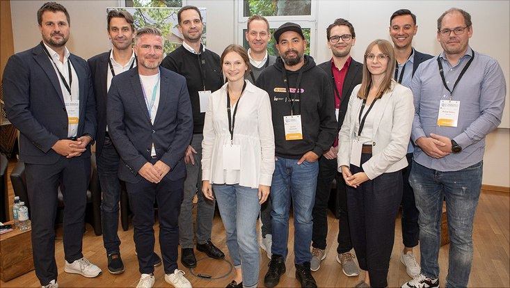Eine Personengruppe beim KI Round Table