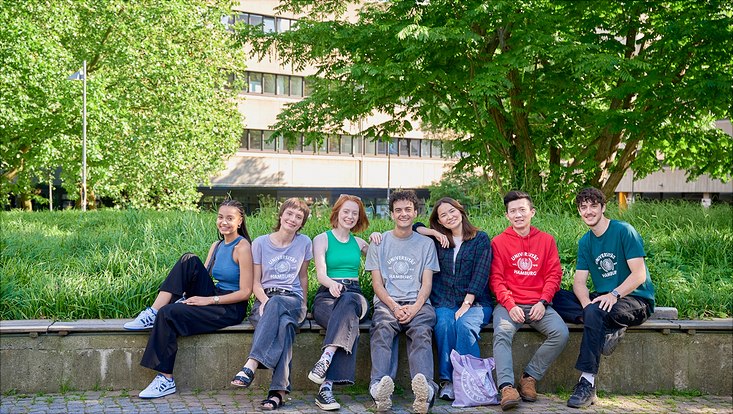Studierende auf dem Hauptcampus