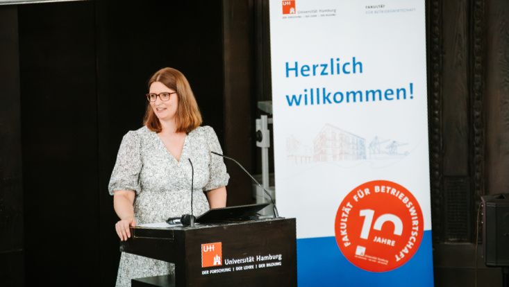 Petra Steinorth am Rednerpult, ESA