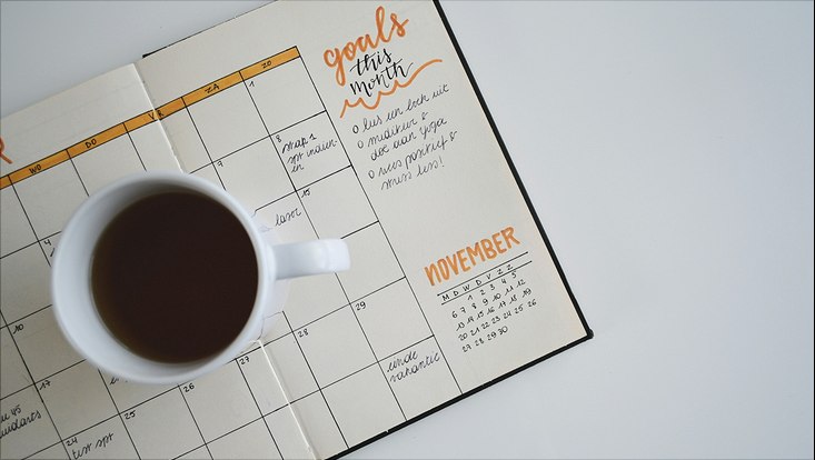 Kalender aufgeschlagen