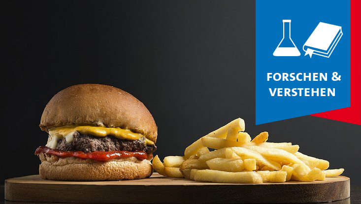 Burger und Pommes