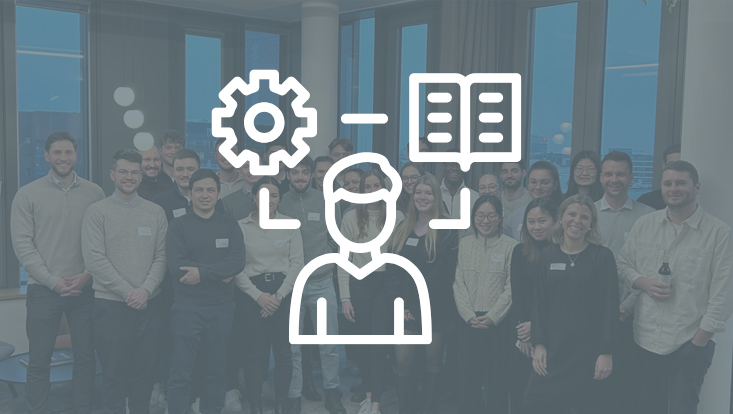 Studierende mit Professor, Gruppenfoto