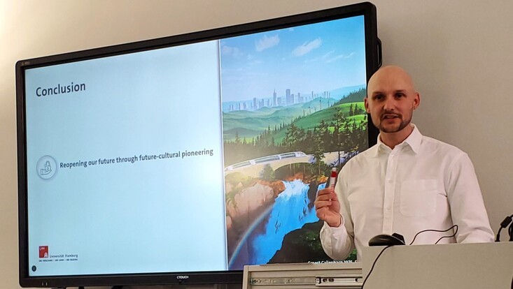 Sören Altstaedt defending his PhD-Thesis