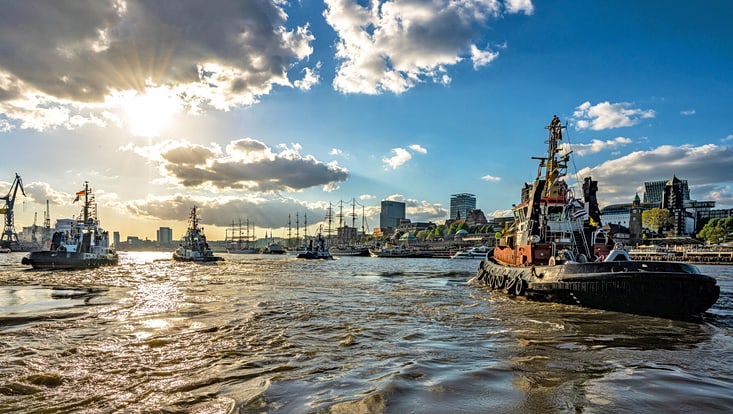 ships on the river elbe