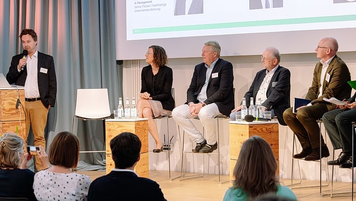 Prof. Dr. Timo Busch moderiert Paneldiskussion auf der KlimFi-Abschlusskonferenz