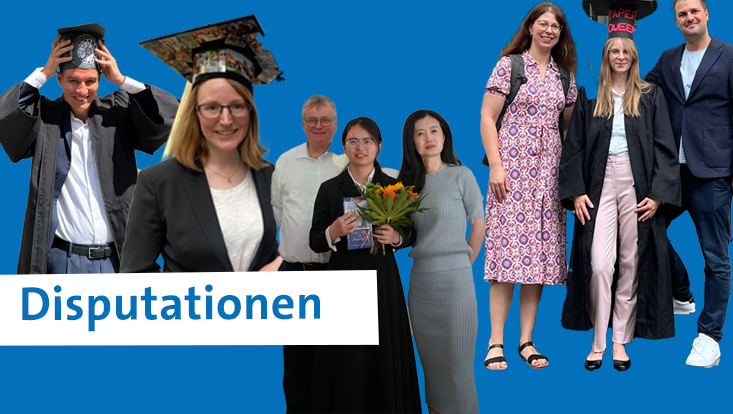 mehrere Menschen, teilweise mit Doktorhüten