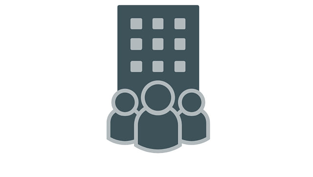 Icons von drei Figuren vor einem Hochhaus