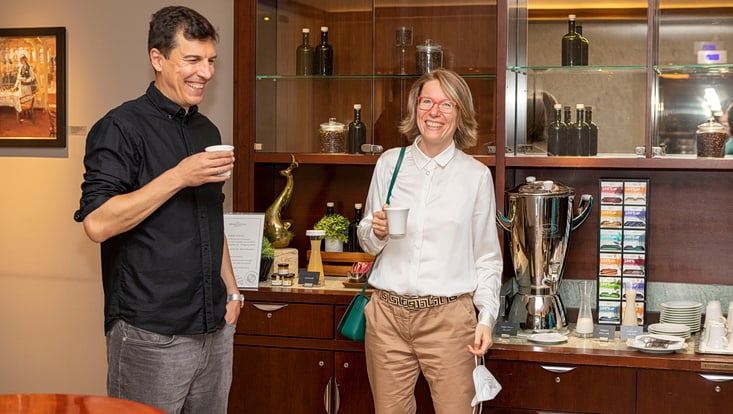 Florian Zimmermann and Lydia Mechtenberg having coffee