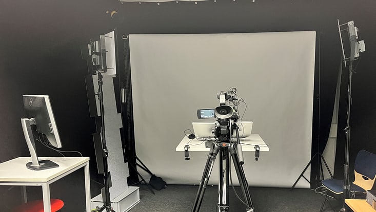 aufkamera-733x414 Recording Studio