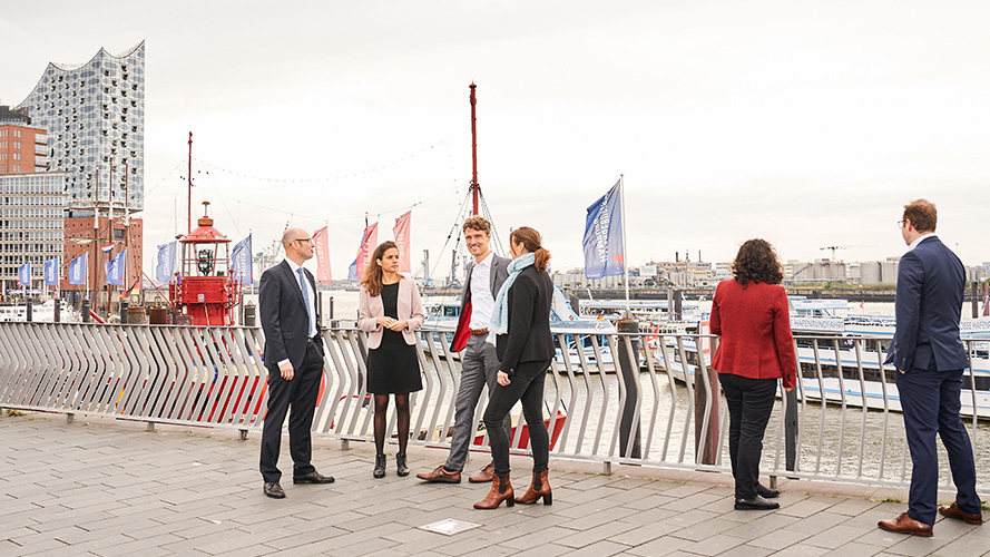 Mitglieder am Hafen