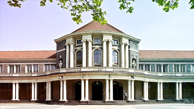 Ansicht des Hauptgebäudes der Universität Hamburg