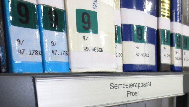 Bücherregal/Bookshelf