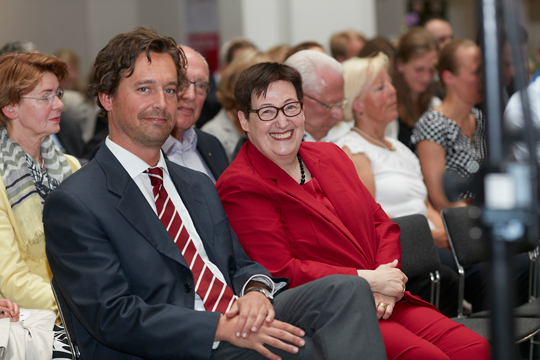 Die Dekanin der Fakultät für Wirtschafts- und Sozialwissenschaften Prof. Dr. Gabriele Löschper und der Direktor der Graduate School Prof. Dr. Timo Busch Die Dekanin der Fakultät für Wirtschafts- und Sozialwissenschaften Prof. Dr. Gabriele Löschper und der Direktor der Graduate School Prof. Dr. Timo Busch