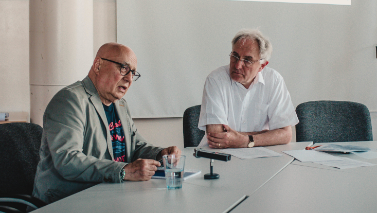 Christoph Lütgert zu Gast an der Universität Hamburg. Rechts im Bild: Gastgeber Prof. Volker Lilienthal.