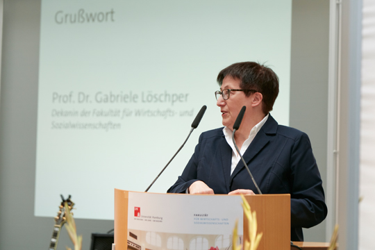 02 Die Dekanin der Fakultät für Wirtschafts- und Sozialwissenschaften Prof. Dr. Gabriele Löschper