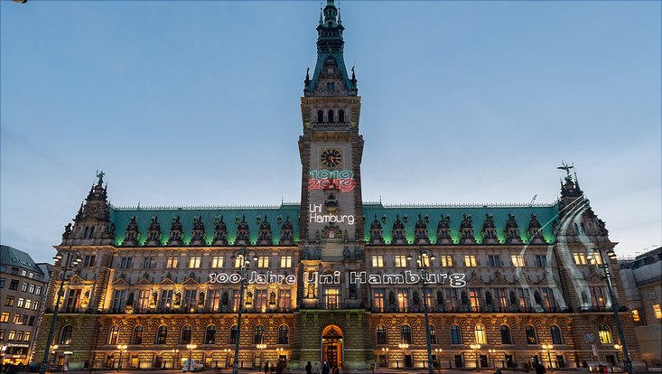 Das Hamburger Rathaus gratuliert der Universität zum 100. Geburtstag