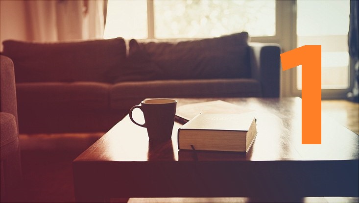Sofa mit Couchtisch