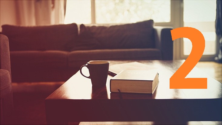 Sofa mit Couchtisch