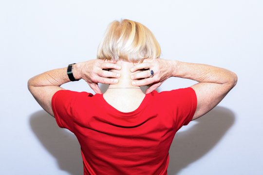 Smooth out your neck. Eye relaxation exercise Self-message: A person is pictured from the back. They touch their neck with their fingers.