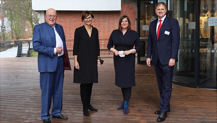 Bettina Stark-Watzinger, Bundesministerin für Bildung und Forschung, besuchte die Universität Hamburg.