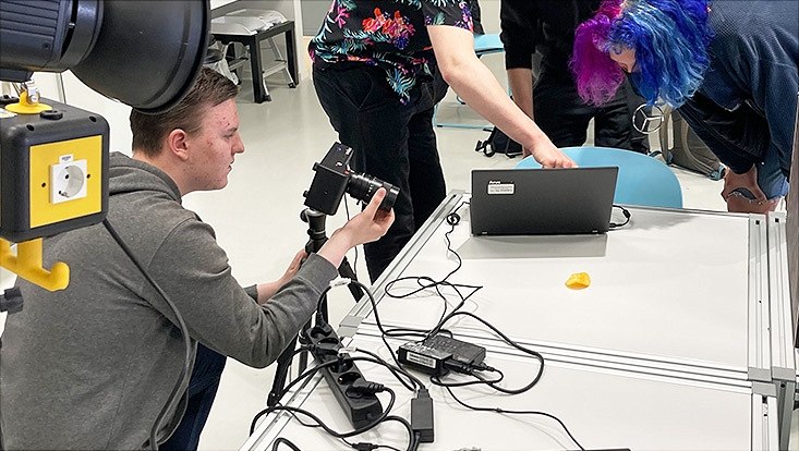 Arbeit im Workshop „Highspeedkamera – Wir steigern die FPS“