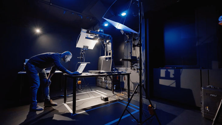 Researchers from the cluster of excellence in the lab