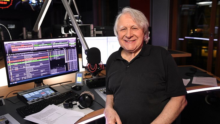 Peter Urban bei einer Aufzeichnung im NDR-Studio